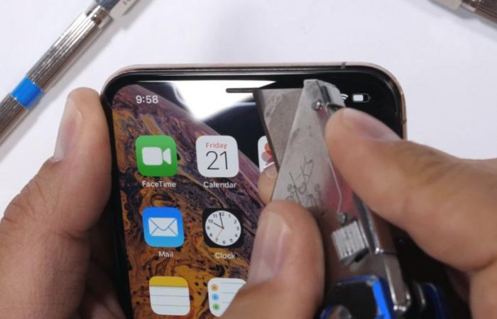 بالفيديو: اختبارات التعذيب الخدش والحرق والثني لهاتف iPhone Xs Max