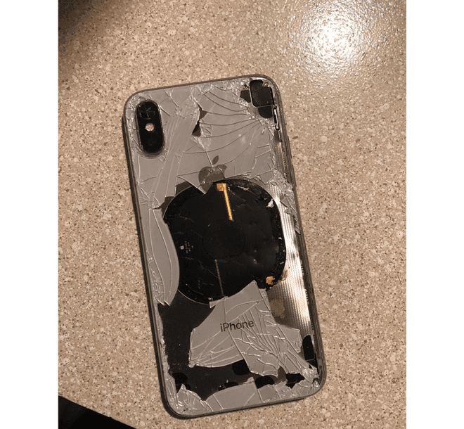 اشتعال هاتف iPhone X بعد التحديث لنظام التشغيل iOS 12.1 في مفاجأة كبيرة