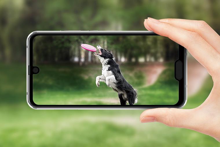 شركة Sharp تكشف عن الهاتف Aquos R2 Compact كأول هاتف مزود بقطعتين في الشاشة