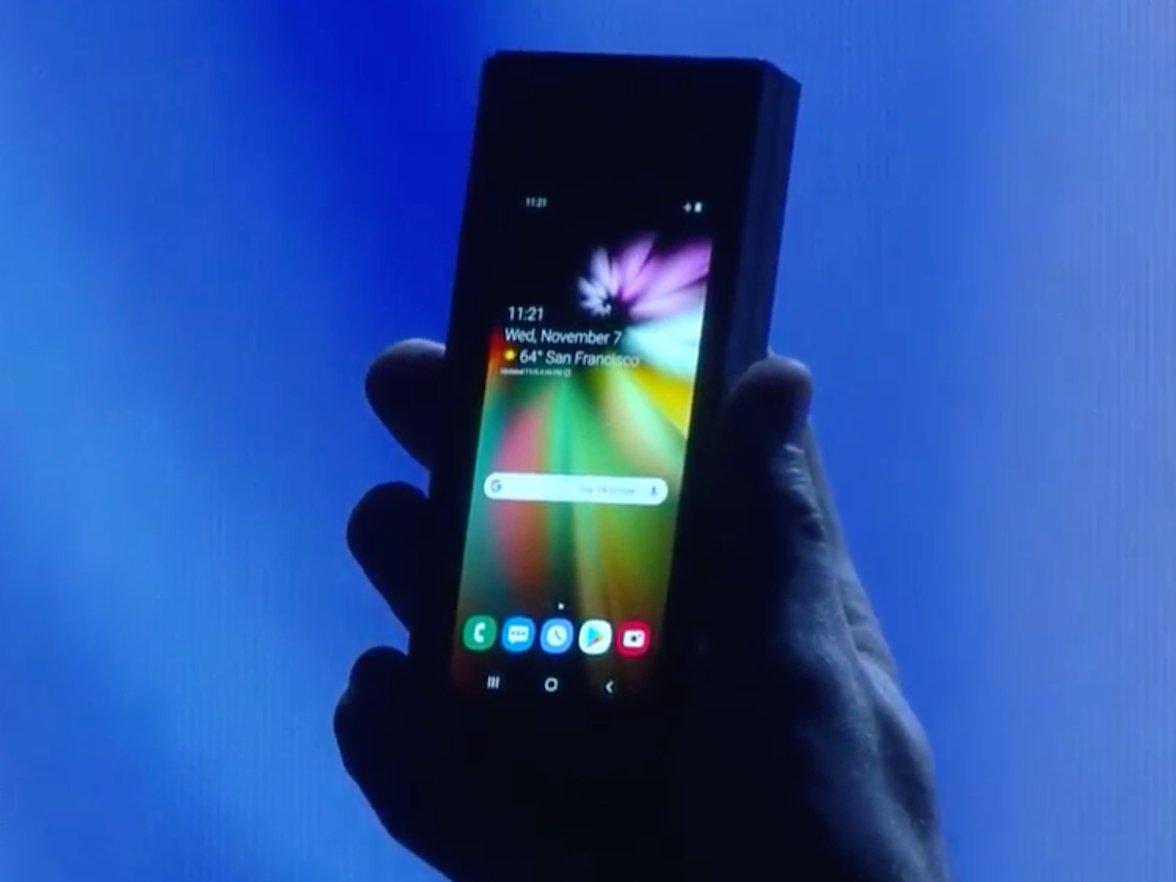 سامسونج تكشف رسمياً عن تفاصيل هاتفها القابل للطي لأول مرة