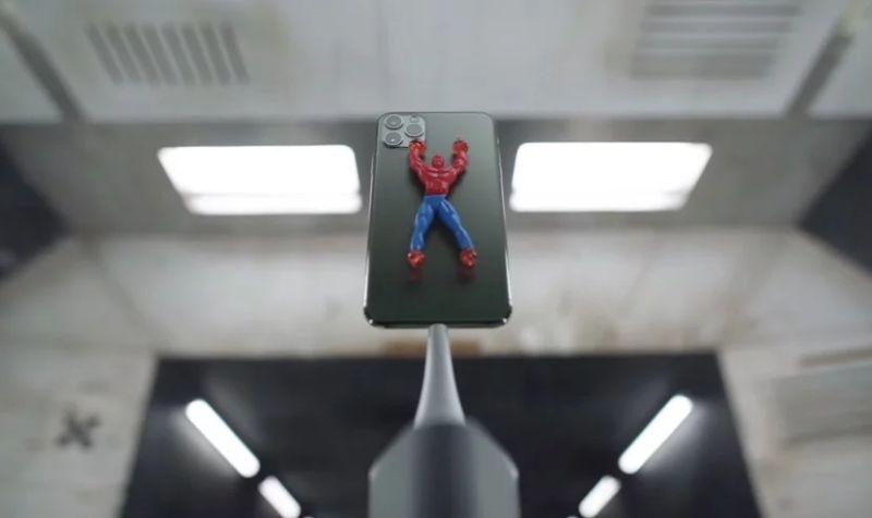 آبل تنشر اعلانات جديدة للترويج لمزايا كاميرا وقوة تحمل جوال ايفون 11 برو