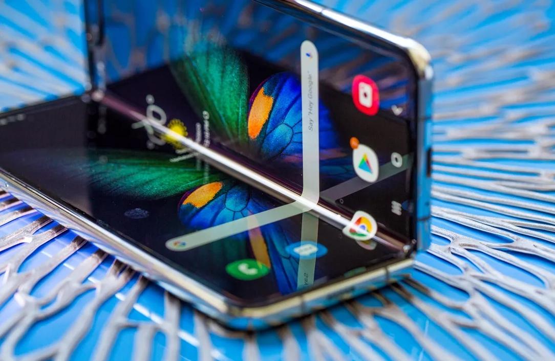 فيديو.. جوال Galaxy Fold القابل للطي يفشل في اختبار الكفاءة رغم تصريح سامسونج