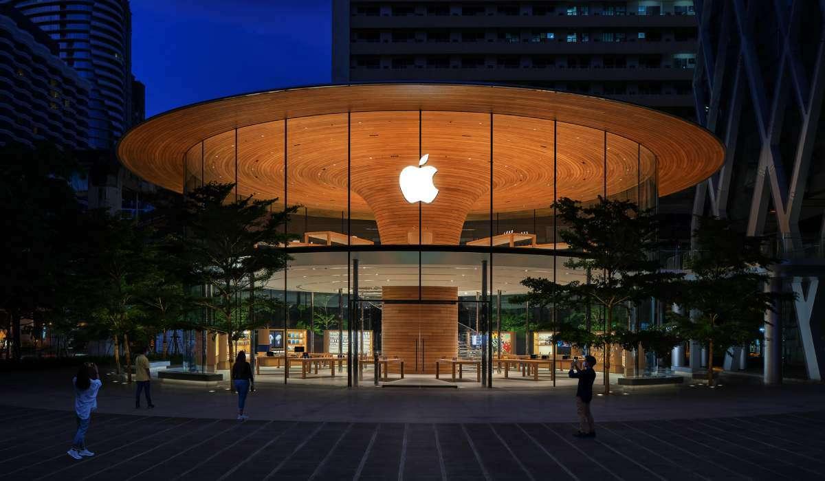 شركة آبل Apple تخطط للكشف عن iPhone SE 5G في مارس المقبل