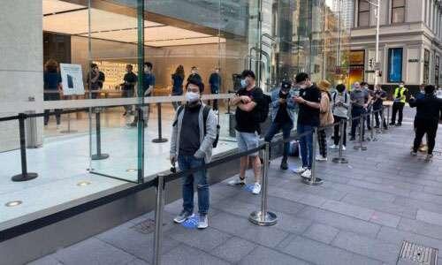 بدء وصول هواتف ايفون 12 وايفون 12 للمشترين وطرحها للبيع حول العالم!