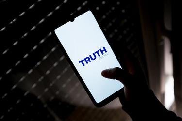 “جوجل بلاي” يحظر تطبيق “تروث سوشيال” التابع لدونالد ترامب