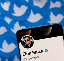“إيلون ماسك” يرجئ إعادة إطلاق علامة التحقق الزرقاء على “تويتر” حتى 29 نوفمبر