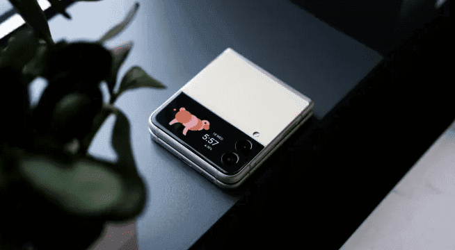 سامسونج تقول إنها شحنت ما يقرب من 10 ملايين هاتف قابل للطي في عام 2021