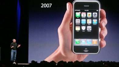 1648995967 Steve Jobs first iPhone 2007 - مدونة التقنية العربية